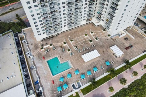 Condominio en venta en Miami Beach, Florida, 2 dormitorios, 95.78 m2 № 1228008 - foto 3