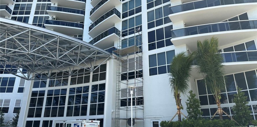 Condominio en Miami Beach, Florida, 2 dormitorios  № 1242084