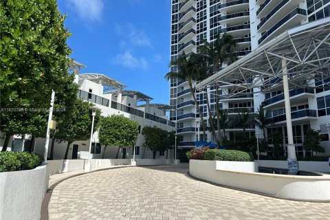 Condo in Miami Beach, Florida, 2 bedrooms  № 1242084 - photo 2