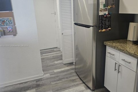 Condo in Miami Beach, Florida, 1 bedroom  № 1242040 - photo 9