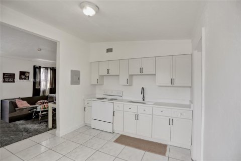 House in Miami, Florida 2 bedrooms, 64.38 sq.m. № 1242042 - photo 6