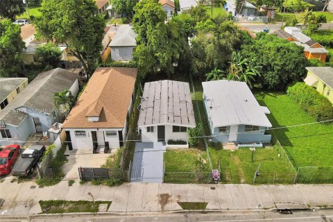 House in Miami, Florida 2 bedrooms, 64.38 sq.m. № 1242042 - photo 1