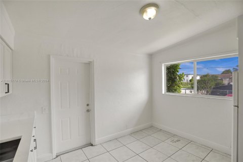 House in Miami, Florida 2 bedrooms, 64.38 sq.m. № 1242042 - photo 8