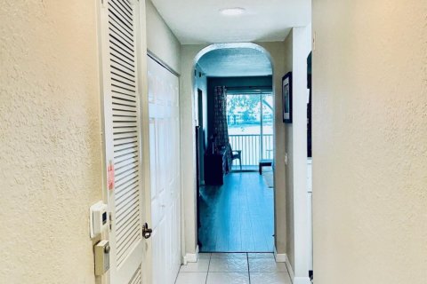 Condo in Tamarac, Florida, 2 bedrooms  № 1058949 - photo 17