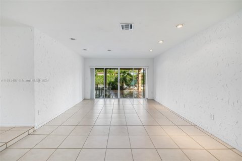 Casa en venta en Miami, Florida, 3 dormitorios, 154.68 m2 № 1397508 - foto 2