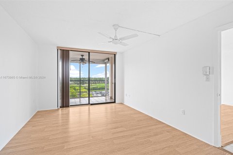 Condominio en alquiler en Pembroke Pines, Florida, 1 dormitorio, 68.75 m2 № 1397552 - foto 8