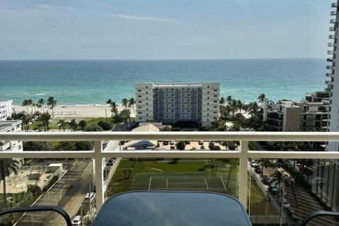 Condominio en alquiler en Hollywood, Florida, 2 dormitorios, 113.15 m2 № 1397551 - foto 6