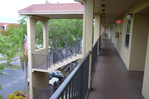 Condo in Pembroke Pines, Florida, 2 bedrooms  № 1049611 - photo 4