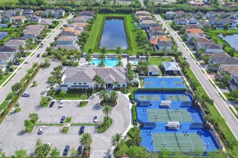 House in Delray Beach, Florida 6 bedrooms, 333.7 sq.m. № 1072540 - photo 9