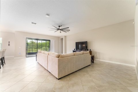 House in BELMONT in Sun City Center, Florida 6 bedrooms, 396.51 sq.m. № 1352893 - photo 25