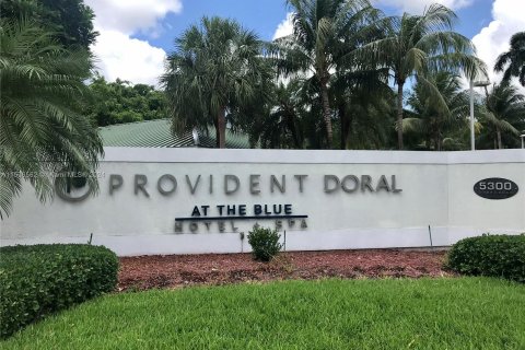 Condominio en venta en Doral, Florida, 1 dormitorio, 65.5 m2 № 1019626 - foto 1