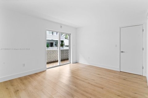 Condo in Miami Beach, Florida, 1 bedroom  № 1097008 - photo 15