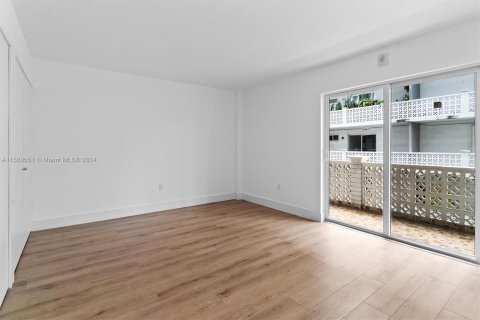 Condo in Miami Beach, Florida, 1 bedroom  № 1097008 - photo 14