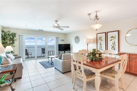 Condo in Madeira Beach, Florida, 1 bedroom  № 1356287 - photo 13