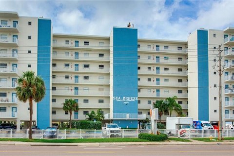 Condo in Madeira Beach, Florida, 1 bedroom  № 1356287 - photo 2