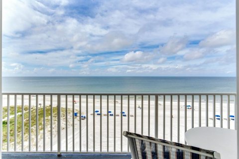 Condo in Madeira Beach, Florida, 1 bedroom  № 1356287 - photo 1