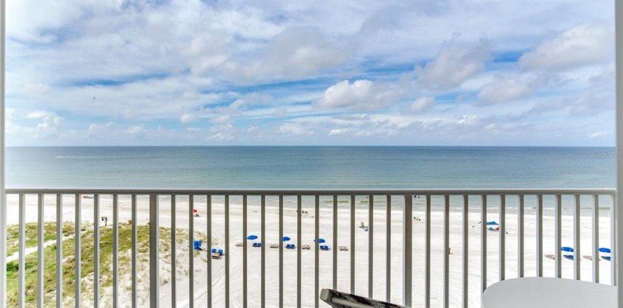 Condominio en Madeira Beach, Florida, 1 dormitorio  № 1356287