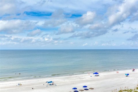 Condo in Madeira Beach, Florida, 1 bedroom  № 1356287 - photo 21