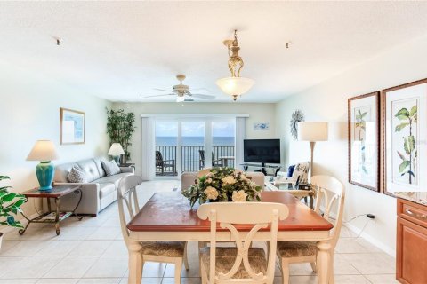 Condo in Madeira Beach, Florida, 1 bedroom  № 1356287 - photo 11