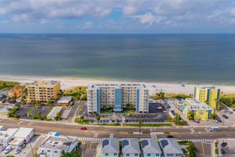 Condo in Madeira Beach, Florida, 1 bedroom  № 1356287 - photo 5