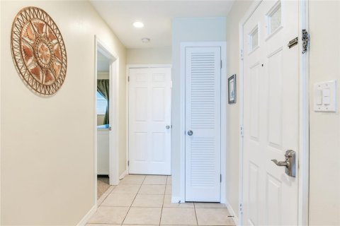 Condo in Madeira Beach, Florida, 1 bedroom  № 1356287 - photo 30