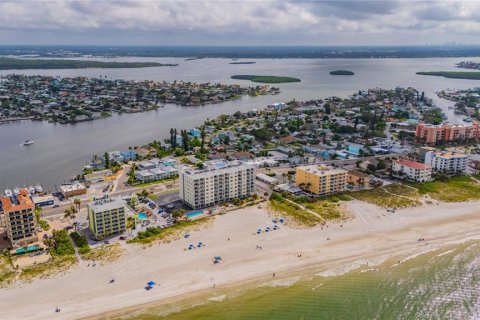 Condo in Madeira Beach, Florida, 1 bedroom  № 1356287 - photo 7