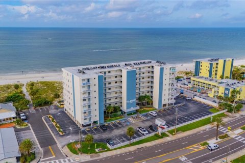 Condo in Madeira Beach, Florida, 1 bedroom  № 1356287 - photo 4