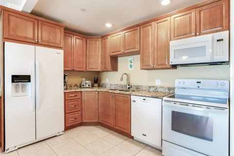 Condo in Madeira Beach, Florida, 1 bedroom  № 1356287 - photo 29