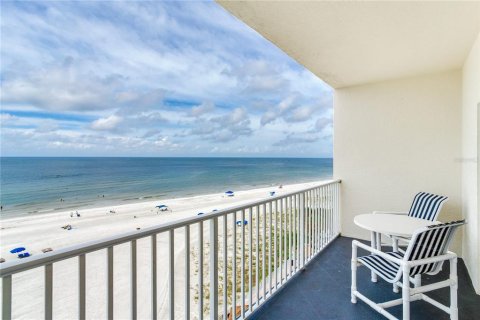 Condo in Madeira Beach, Florida, 1 bedroom  № 1356287 - photo 19