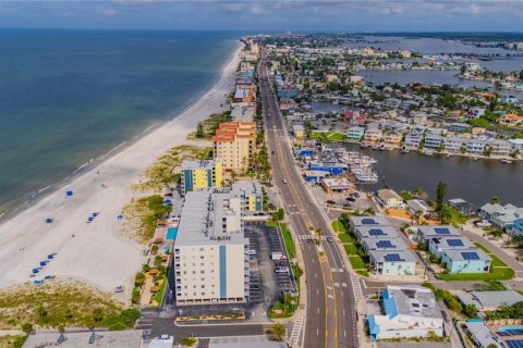 Condo in Madeira Beach, Florida, 1 bedroom  № 1356287 - photo 6