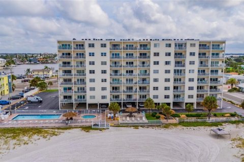 Condominio en venta en Madeira Beach, Florida, 1 dormitorio, 65.96 m2 № 1356287 - foto 8