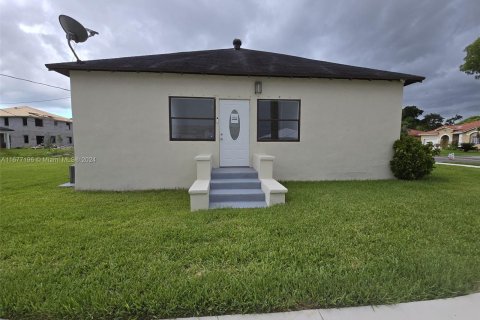 House in Miami, Florida 3 bedrooms, 110 sq.m. № 1402654 - photo 2