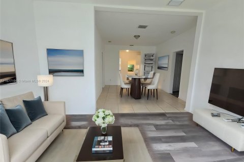 Casa en venta en Miami, Florida, 3 dormitorios, 110 m2 № 1402654 - foto 6