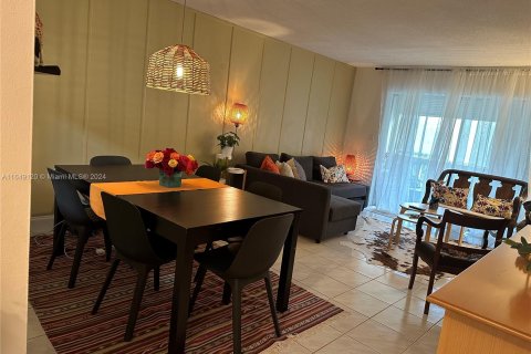 Condo in Hallandale Beach, Florida, 1 bedroom  № 1331517 - photo 3