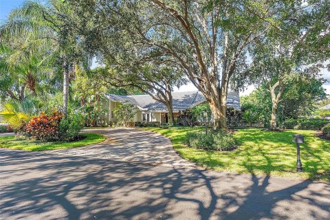 House in Jupiter, Florida 3 bedrooms, 348.85 sq.m. № 1399443 - photo 1