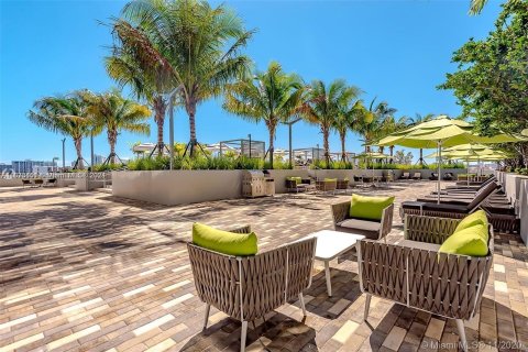 Condo in Aventura, Florida, 1 bedroom  № 1399485 - photo 17