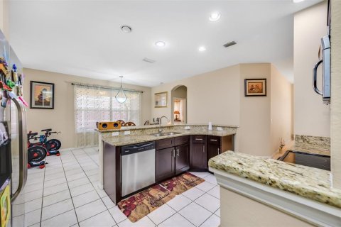 Casa en venta en Tampa, Florida, 4 dormitorios, 233.09 m2 № 1087474 - foto 10