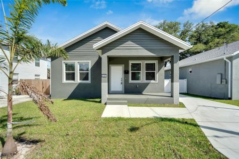 Casa en venta en Tampa, Florida, 3 dormitorios, 134.89 m2 № 1087432 - foto 1