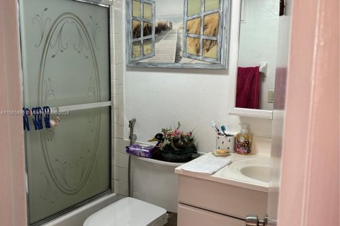 Condominio en venta en Hialeah, Florida, 2 dormitorios, 87.51 m2 № 1241919 - foto 15