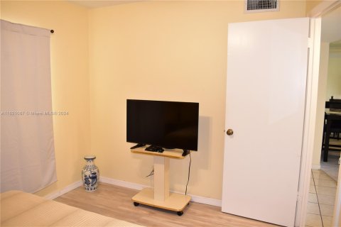 Condo in Sunrise, Florida, 2 bedrooms  № 1241926 - photo 11