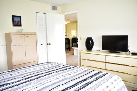 Condo in Sunrise, Florida, 2 bedrooms  № 1241926 - photo 20