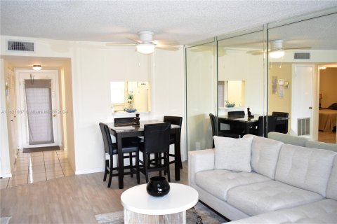 Condominio en venta en Sunrise, Florida, 2 dormitorios, 78.97 m2 № 1241926 - foto 3