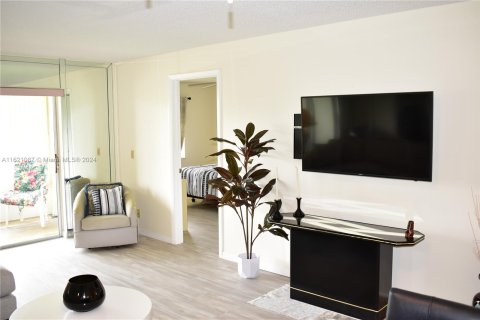 Condo in Sunrise, Florida, 2 bedrooms  № 1241926 - photo 5