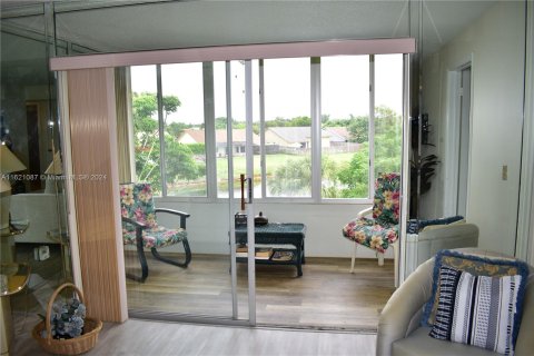 Condo in Sunrise, Florida, 2 bedrooms  № 1241926 - photo 26