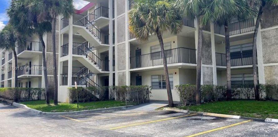 Condominio en Lauderdale Lakes, Florida, 2 dormitorios  № 1241964