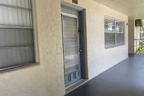 Copropriété à vendre à Lauderdale Lakes, Floride: 2 chambres, 89.19 m2 № 1241964 - photo 2