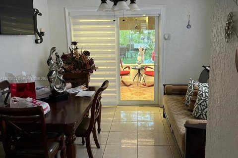 House in Miami, Florida 2 bedrooms, 53.14 sq.m. № 1292387 - photo 16