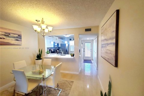 Copropriété à vendre à Sunrise, Floride: 2 chambres, 89.19 m2 № 1292383 - photo 12