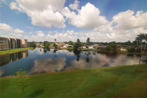 Copropriété à vendre à Sunrise, Floride: 2 chambres, 89.19 m2 № 1292383 - photo 30