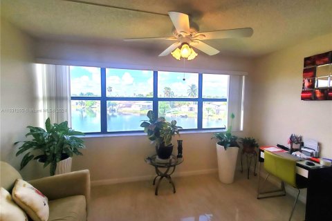 Condominio en venta en Sunrise, Florida, 2 dormitorios, 89.19 m2 № 1292383 - foto 15